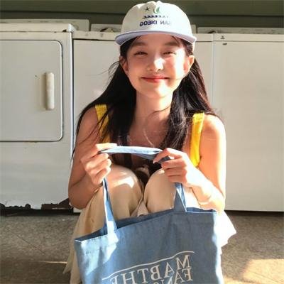 红妆问佳人